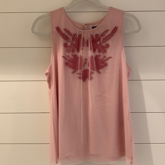 White House Black Market Detailed Tank - Picture 1 of 4